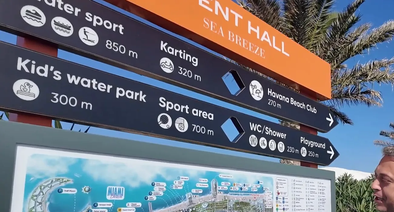 Указатель у Event Hall: «Karting — 320 m»
